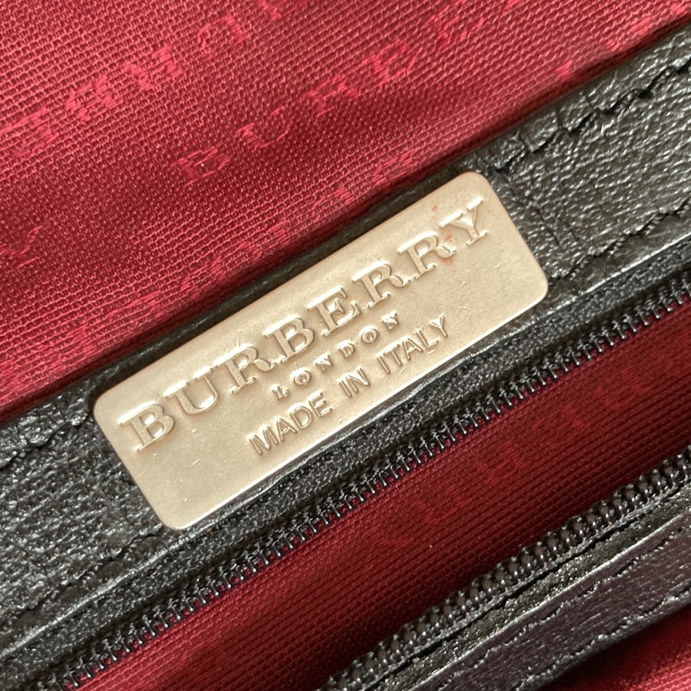 Burberry London made in Italy plaid weekender bag. 27” wide by 16” tall. - Picture 3 of 5